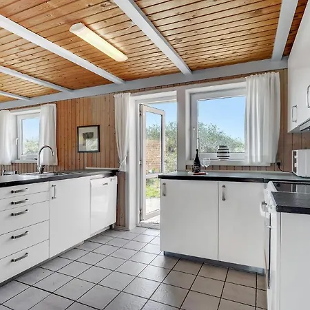 Lovely In With Kitchen Holiday home *